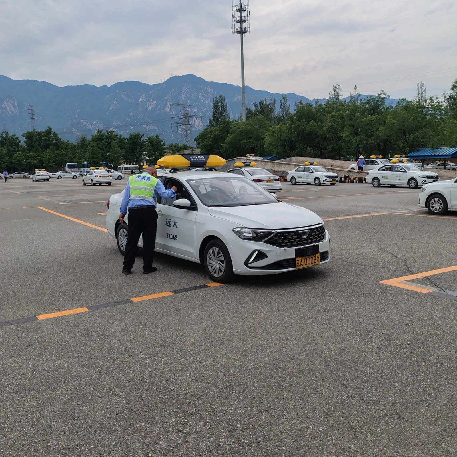 远大驾校汽车训练和考试场地实景